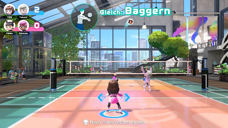 Das Volleyball-Spiel. Der Ball kommt auf die Spielfigur zu. Oben ist ein Bild der Haltung die eingenommen werden muss. Daneben steht "Gleich: Baggern"