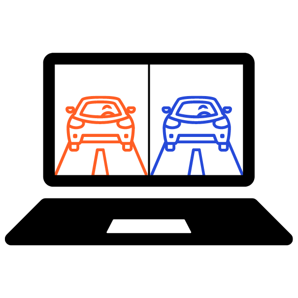 Ein Laptop mit einem geteilten Bildschirm. Links ein orangenes Auto, rechts ein blaues Auto.
